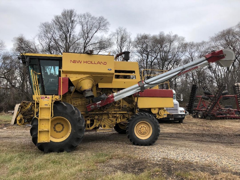 1989 New Holland TR96 Combine Converted for Kidney Bean Harvesting